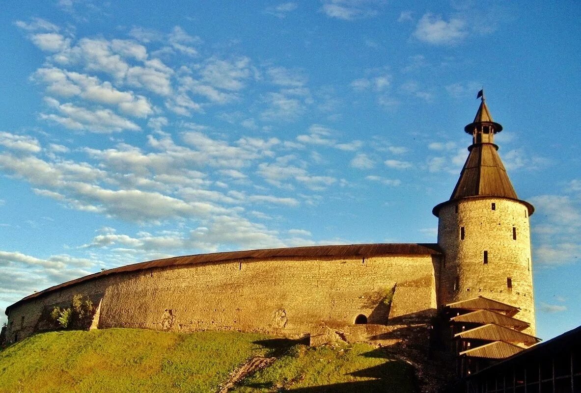 Кремли и крепости 8. Башня Кутекрома Псков. Псковский Кремль Кутекрома. Псковский Кремль башня Кутекрома. Башня Кутний костер Псков.