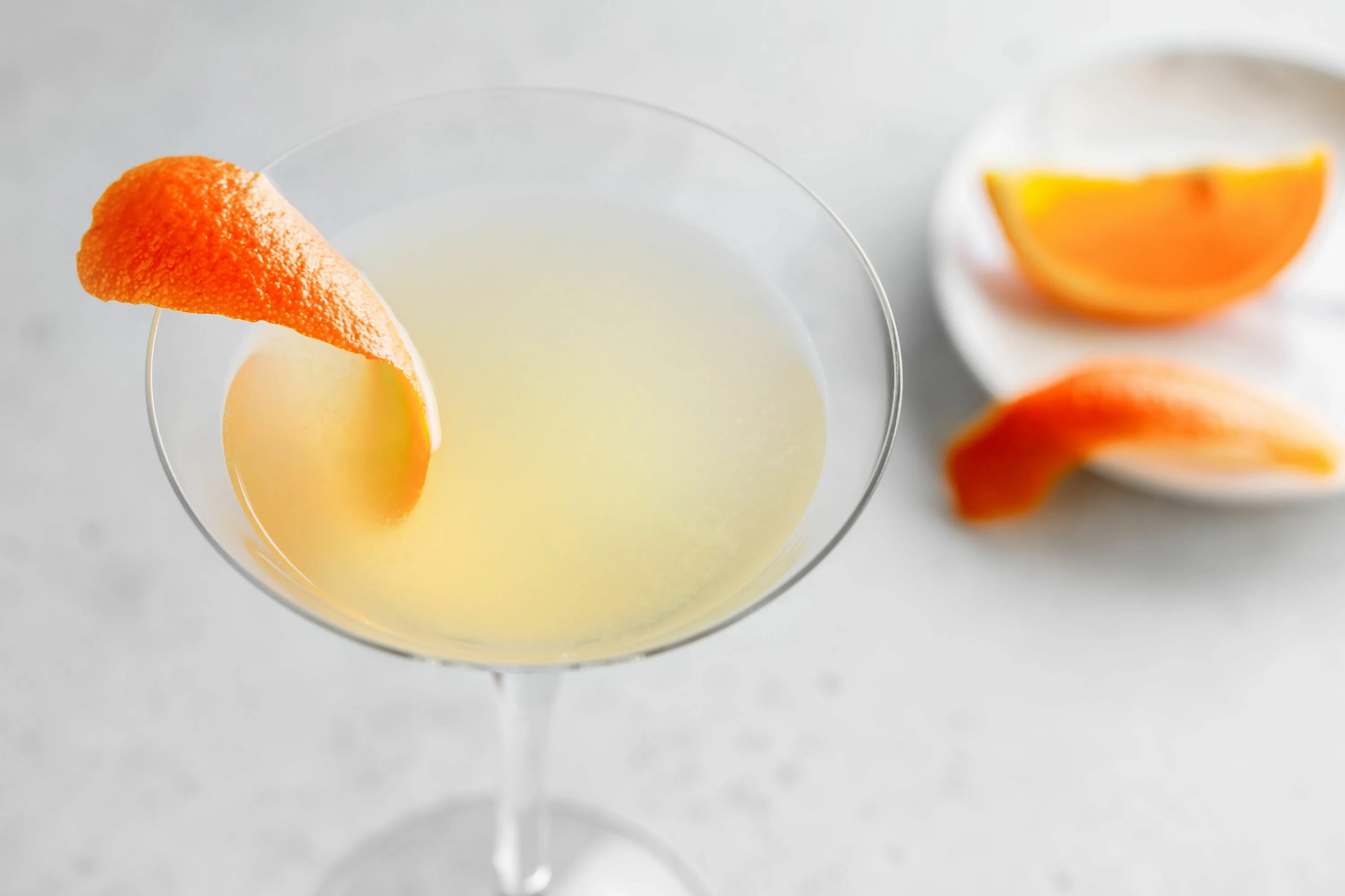 Cocktail 2. Corpse Reviver коктейль. Коктейль Corpse Reviver #2. Классические коктейли. Коктейль с яичным белком.