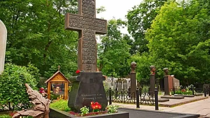 Тальков похоронен. Тальков могила. Могила Игоря Талькова. Ваганьково могила Игоря Талькова.