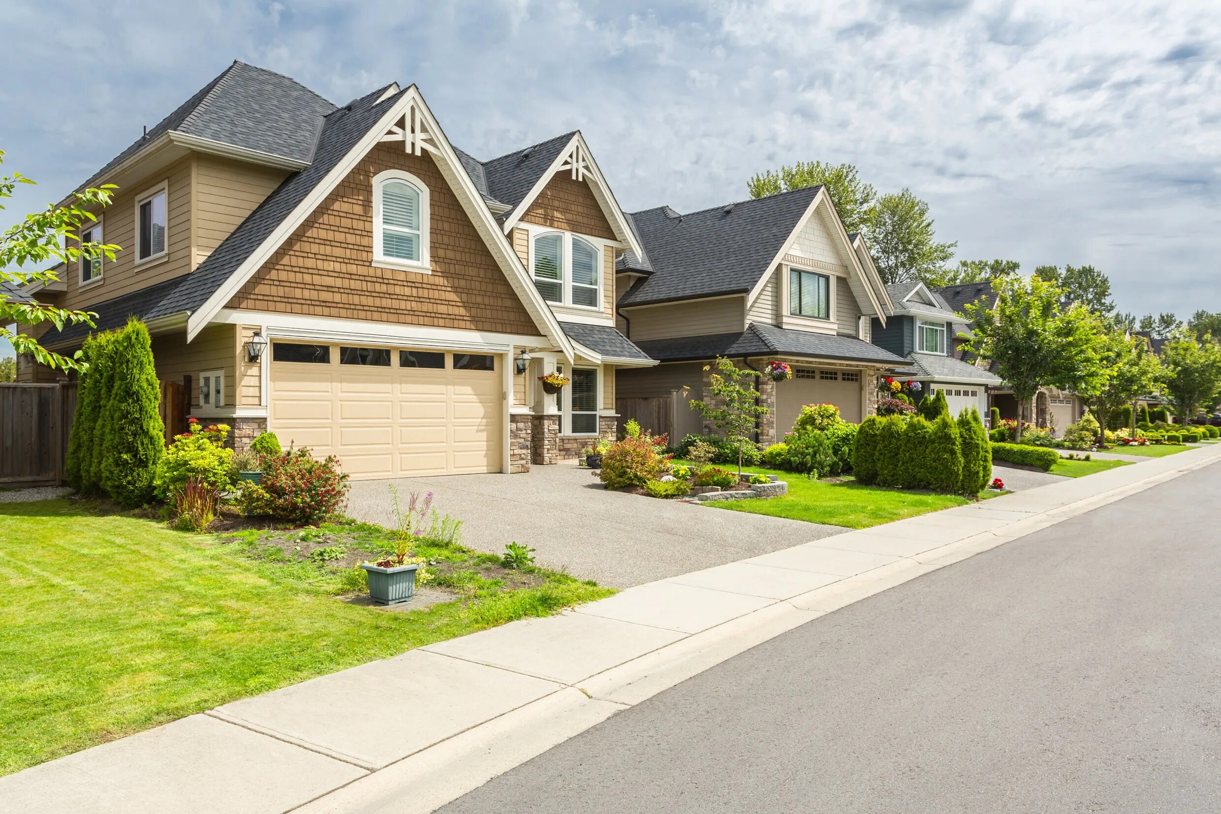 Пригород США. Американские дома улица. Suburb. Литва зеленые улицы пригород.