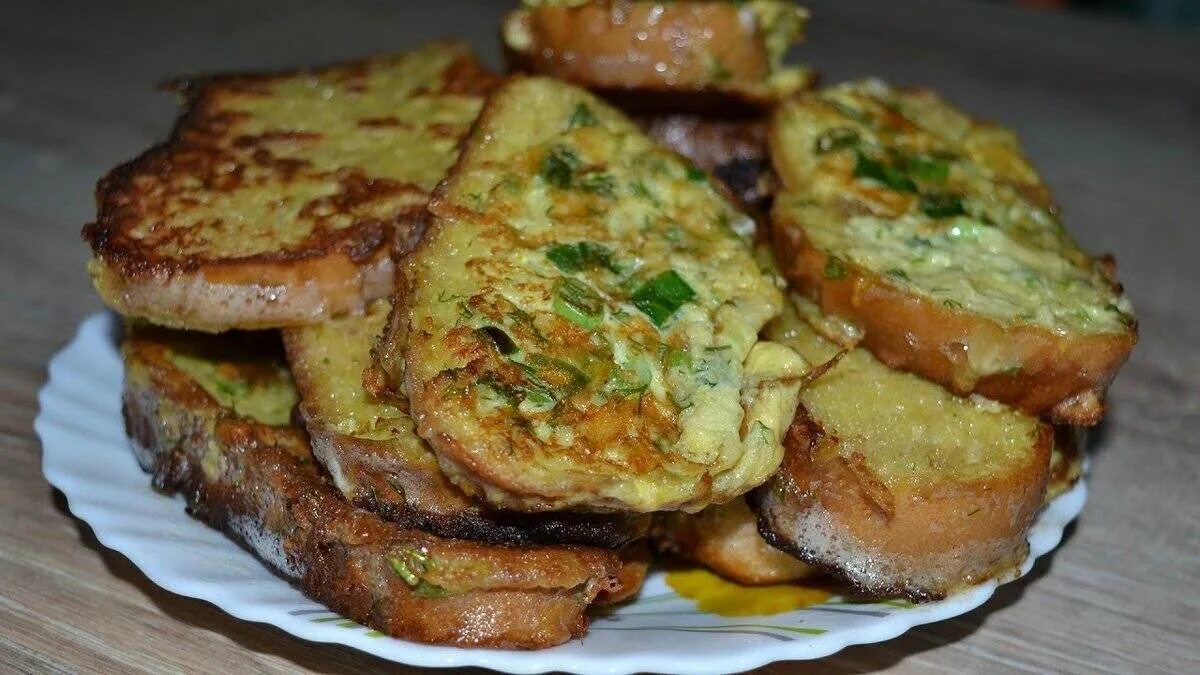 Гренки с яйцом рецепт с фото. Гренки с яйцом. гренки с чесноком и сыром. гренки с сыром. гренки в духовке.
