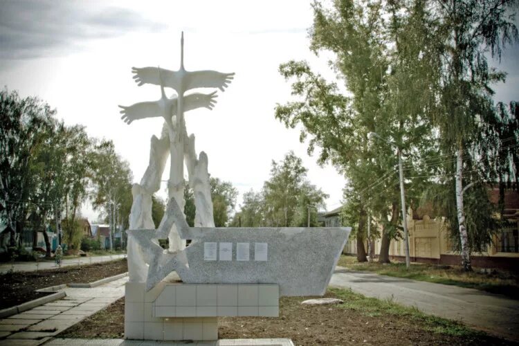 Кадр димитровград. Аллея славы димитровград 3 интернационала. аллея героев димитровград. парк победы димитровград. памятник димитровград журавли аллея славы.