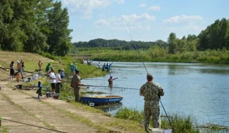 Рыбалка в оренбурге и оренбургской области. Рыбалка на реке Урал. Рыбалка на Урале Оренбург. Рыбалка платные пруды в Оренбургской области. Рыбные места на реке Урал.