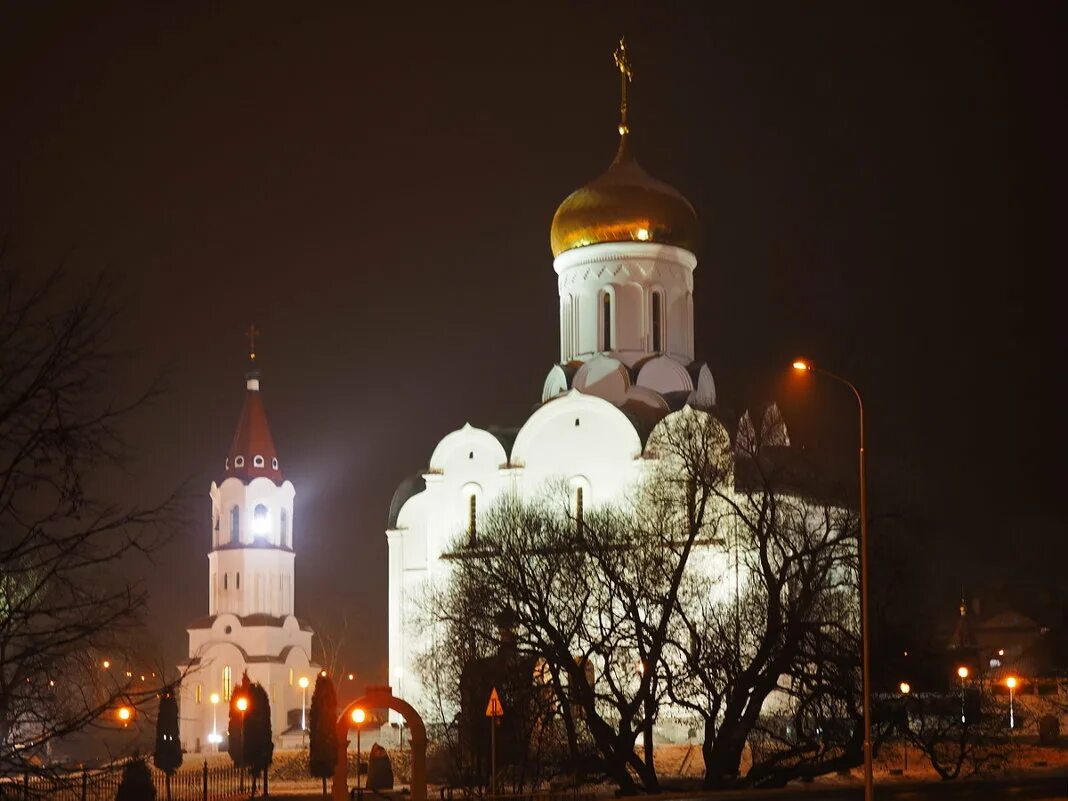 Ночной Красноярск церкви. Храм зима ночь. Церковь ночью. Храм вечером.