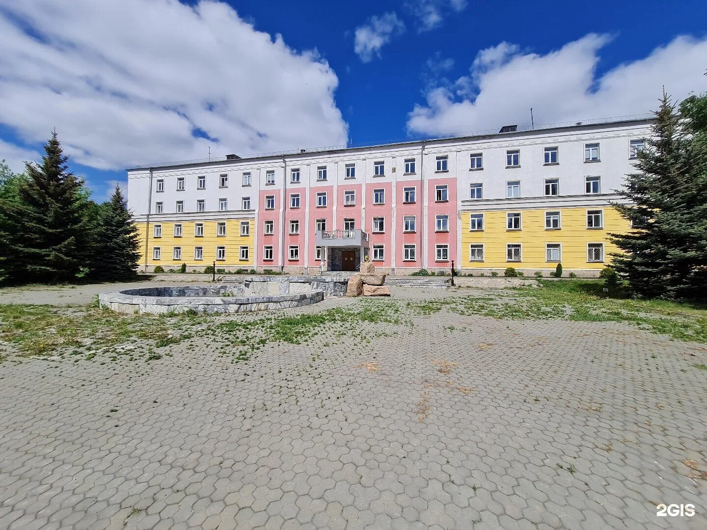 Челябинск ул бажова. Южноуральский гуманитарно педагогический университет Челябинск. Бажова 46 Челябинск. Бажова 2а Челябинск. Институт на Бажова Челябинск.