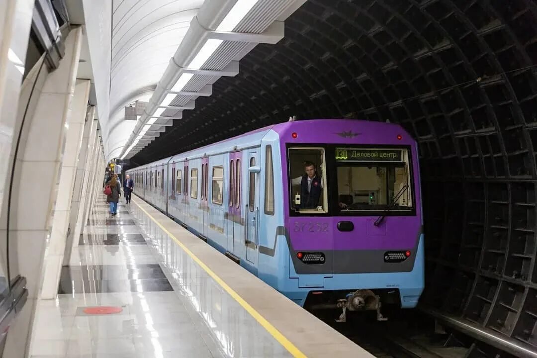 Метровагон 81-717 спб. Где вагон метро. Москва метровагон внутри. 81-760 ока мосбренд. Метровагон русич внутри.