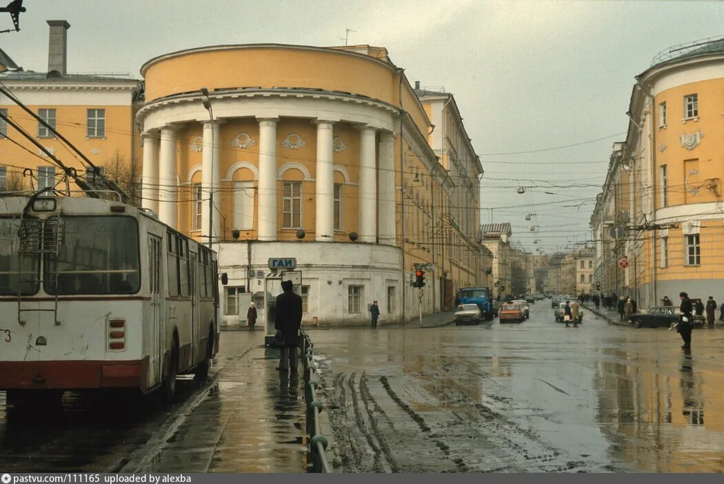 Улица герцена 60 годы. Старая москва герцена ул. Улица герцена в москве. Большая никитская улица 1983 год. Улица герцена в москве.