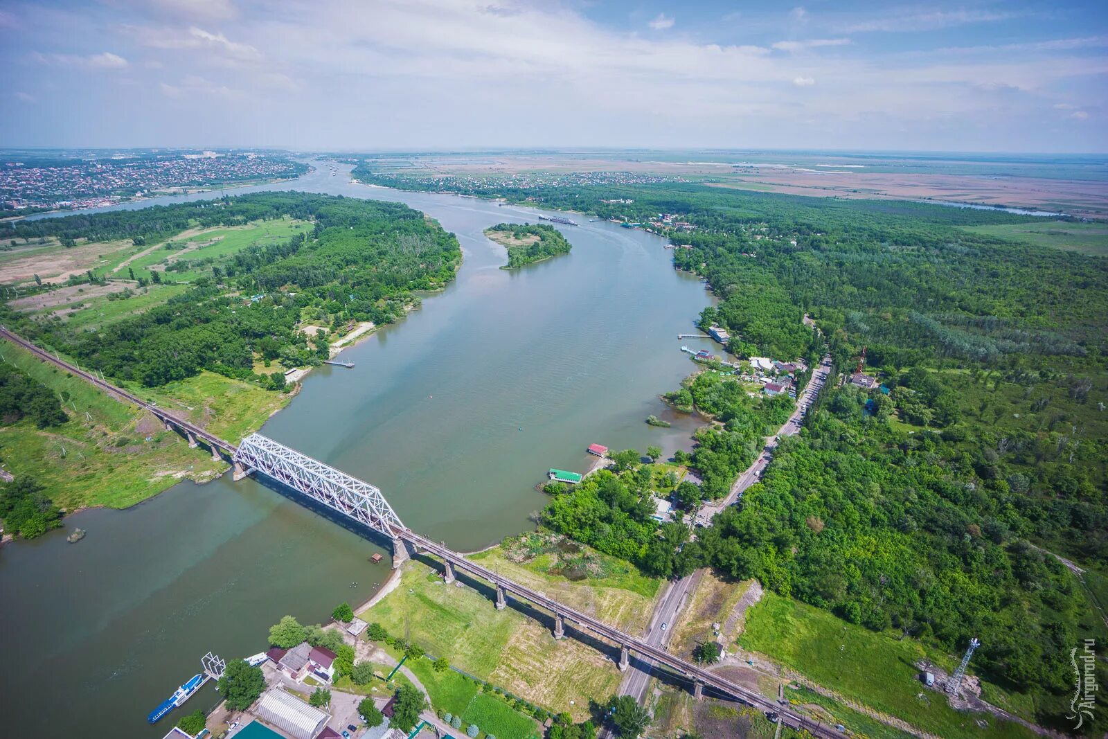 Ворошиловский мост в Ростове-на-Дону. Поднимаемся наверх, чтобы увидеть красивый