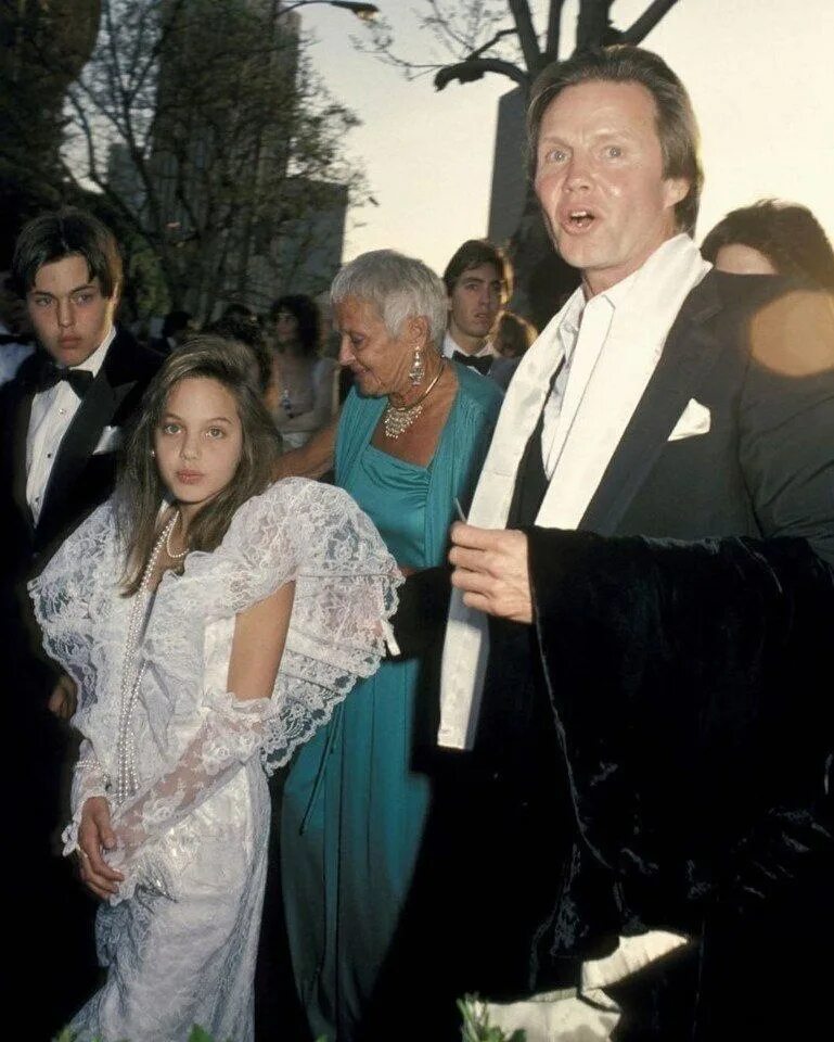 анджелина джоли и ее отец. отец анжелины джолтджон вайт.