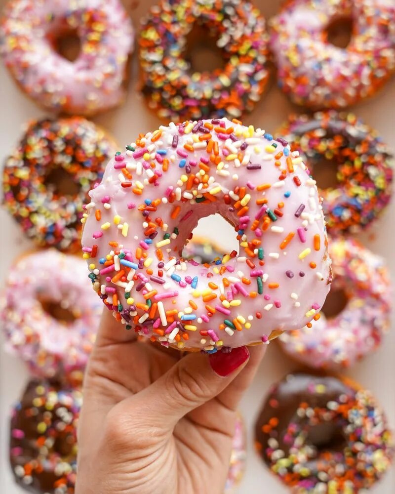 Пончики donut's. Пончики Dunkin Donuts. Пончики Данкин Донатс розовые. Донатсы Bakerton. Донат пончик.