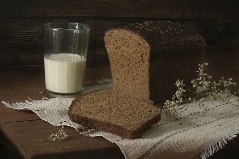 Молоко с хлебом и маслом