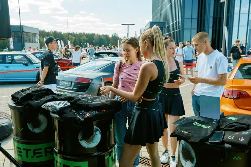 Betera. Уборка мусора в парке. Betera. Работники добровольцы. Betera вакансии.