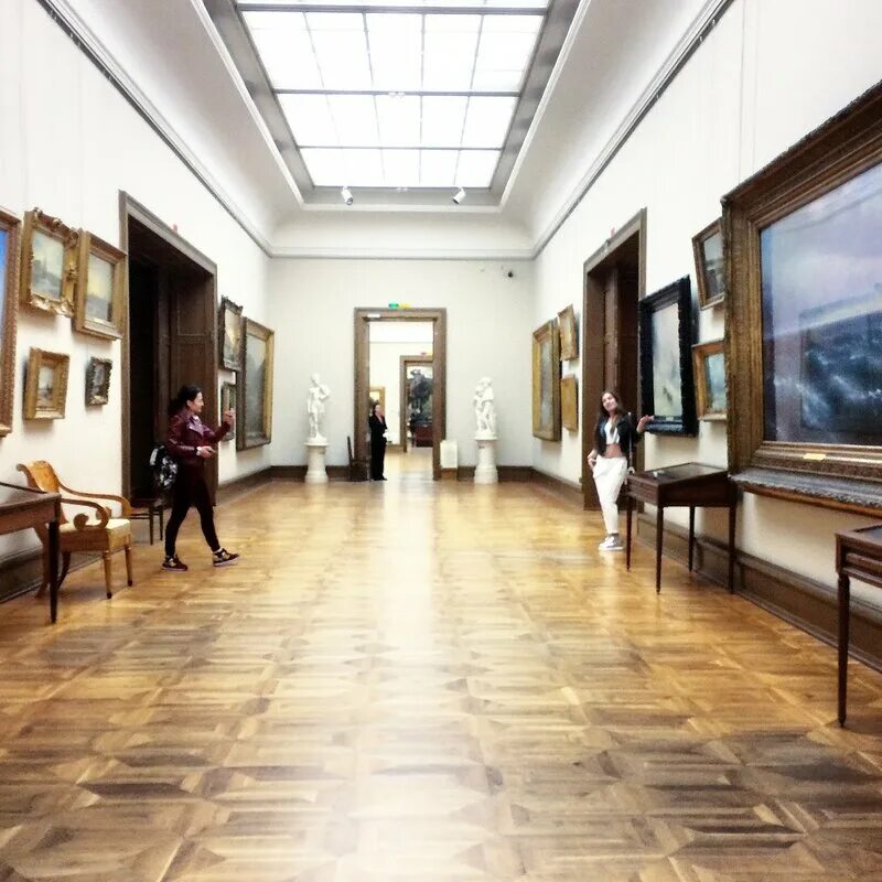 Третьяковка лаврушинский переулок выставки. Третьяковская галерея шишкин зал. Третьяковка лаврушинский переулок выставки. Крупные выставки в москве. Третьяковская галерея лаврушинский переулок картины айвазовского.