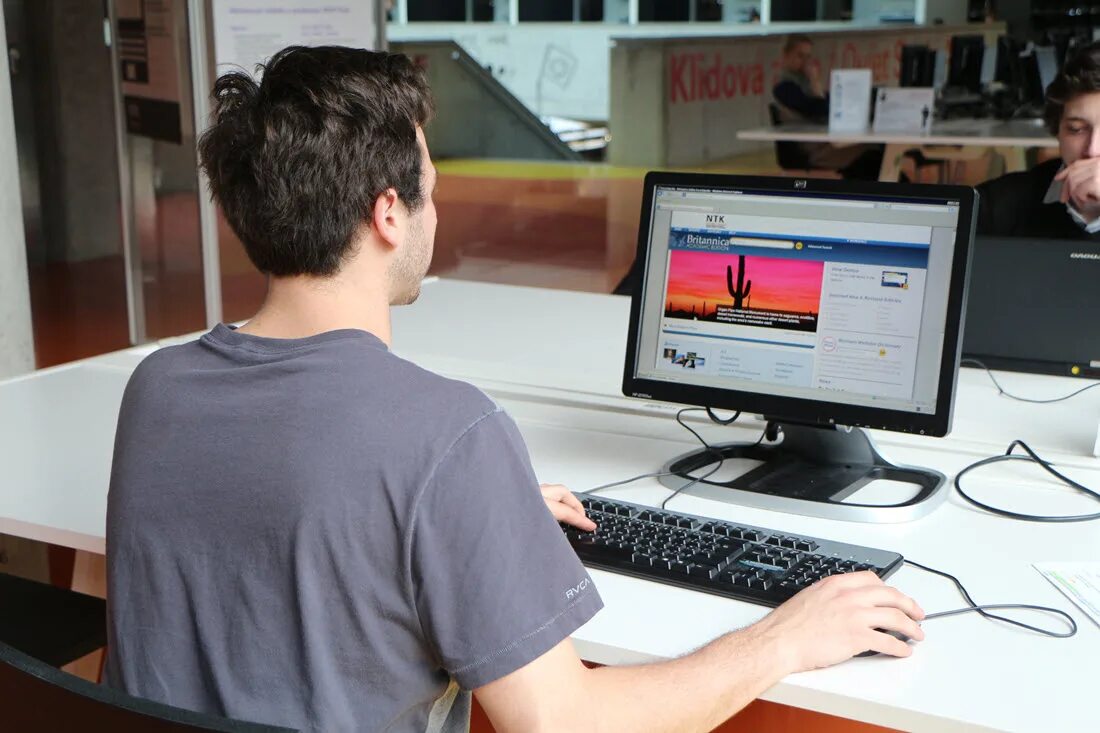 Did they use computers. Компьютер kullanmak. use a computer. картинки using computer. компьютерный мастер лыткарино.