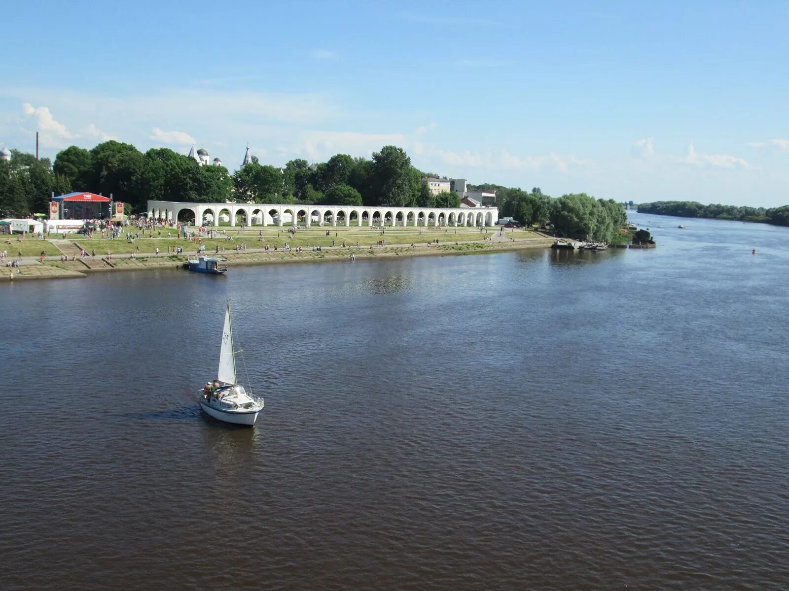 Торговая сторона Новгорода. Торговая сторона Великого Новгорода. Великий Новгород 1160. Ярославово Дворище Великий Новгород фото.