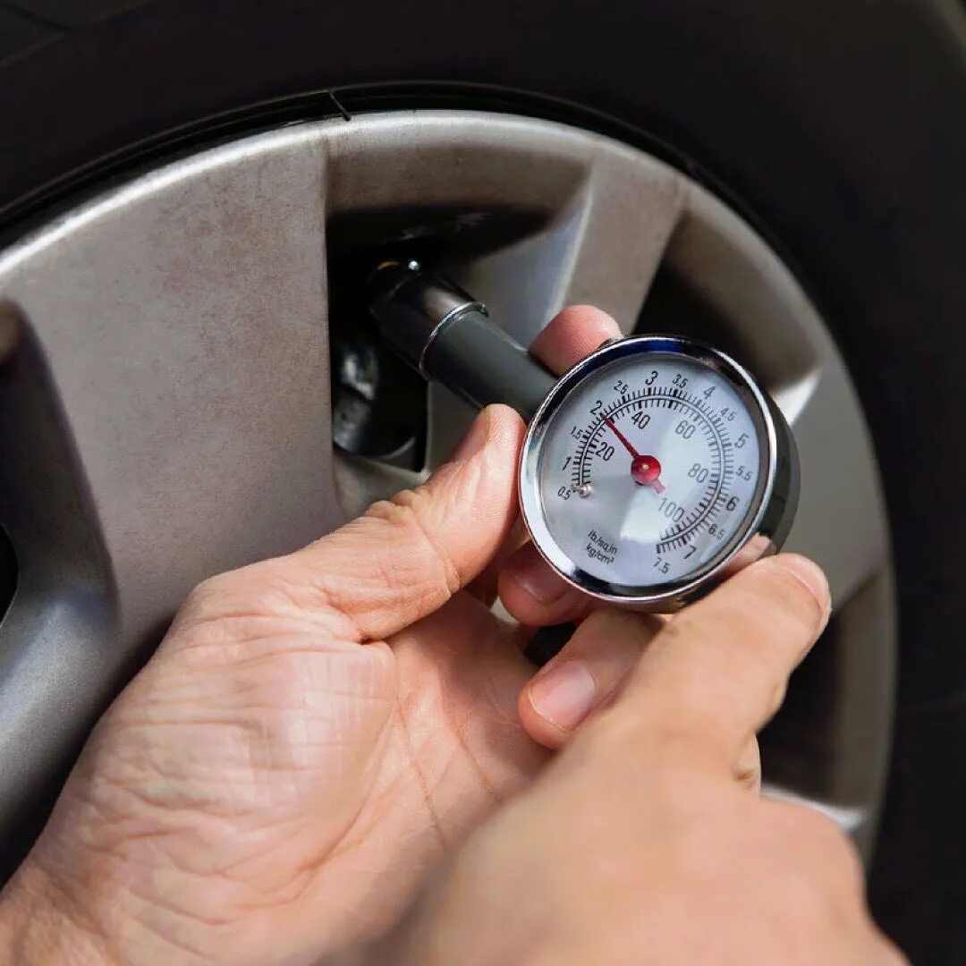 205 50 r17 лето давление в шинах. 2. какое давление должно быть в шинах легкового автомобиля 17 радиус. давление в колёсах легкового автомобиля таблица. давление в шинах автомобиля в атмосферах.