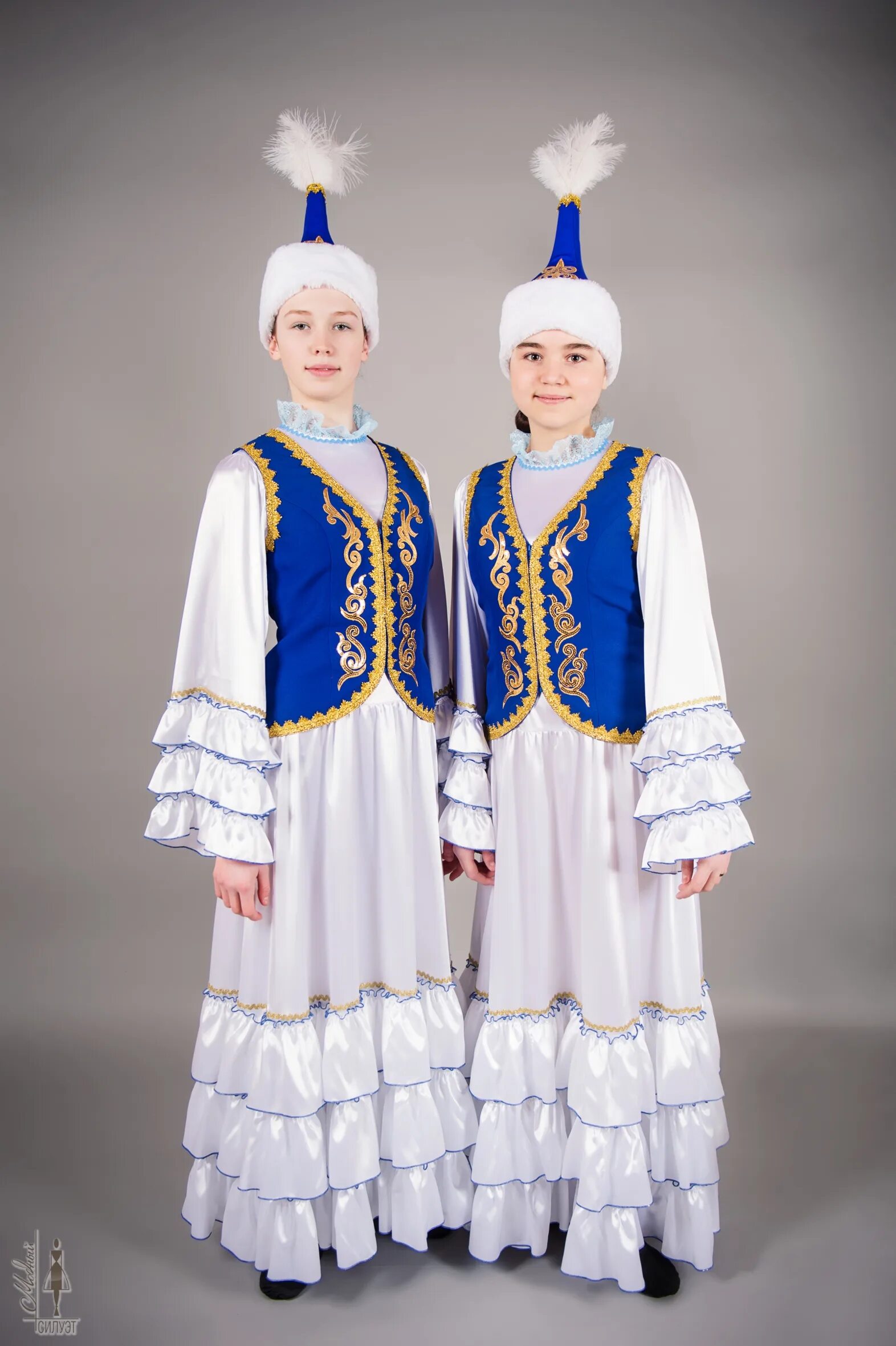 Казахский народный костюм. Казахский костюм женский. казахский народный костюм женский. казахский сценический костюм.
