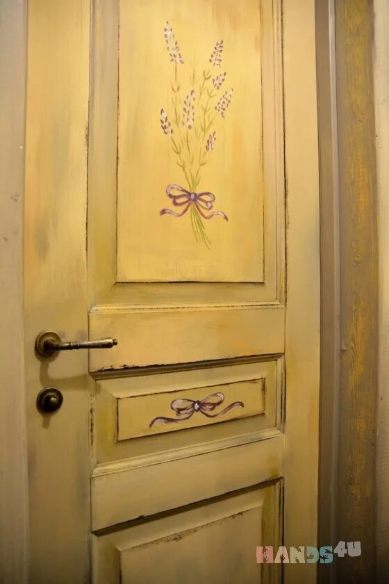 Декор дверей межкомнатных. Декорирование старой двери. Декорированные межкомнатные двери. Старые межкомнатные двери. Куплю старые межкомнатные двери