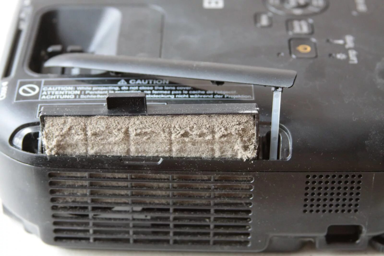 Чистка проектора от пыли. Очистка проектора infocus от пыли. Чистка проектора acer p1500 от пыли и грязи. Dnx1843 проектор acer. Как почистить проектор от пыли.