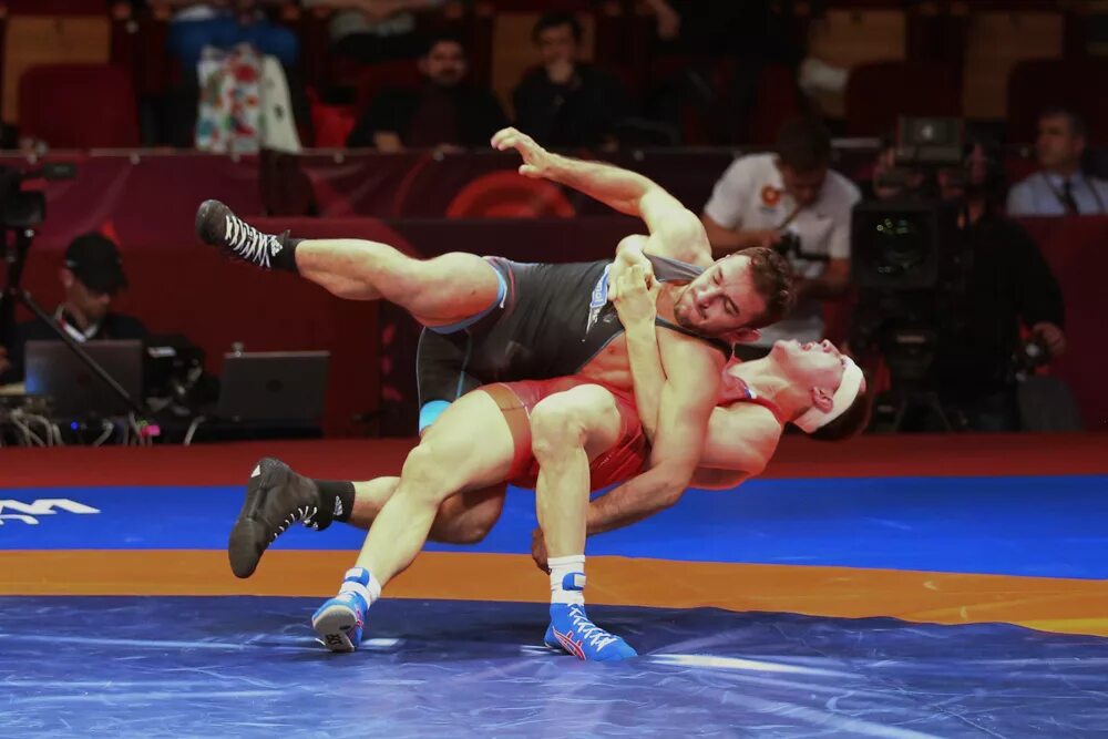 чемпионы европы борьба. чемпионат европы греко. итальянский борец. роман власов. чемпионат европы греко.