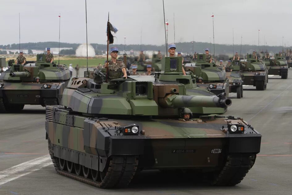 Bvs10 beowulf. Леклерк 2. Vab бронетранспортёр. Французская техник. Танк amx-56 leclerc.