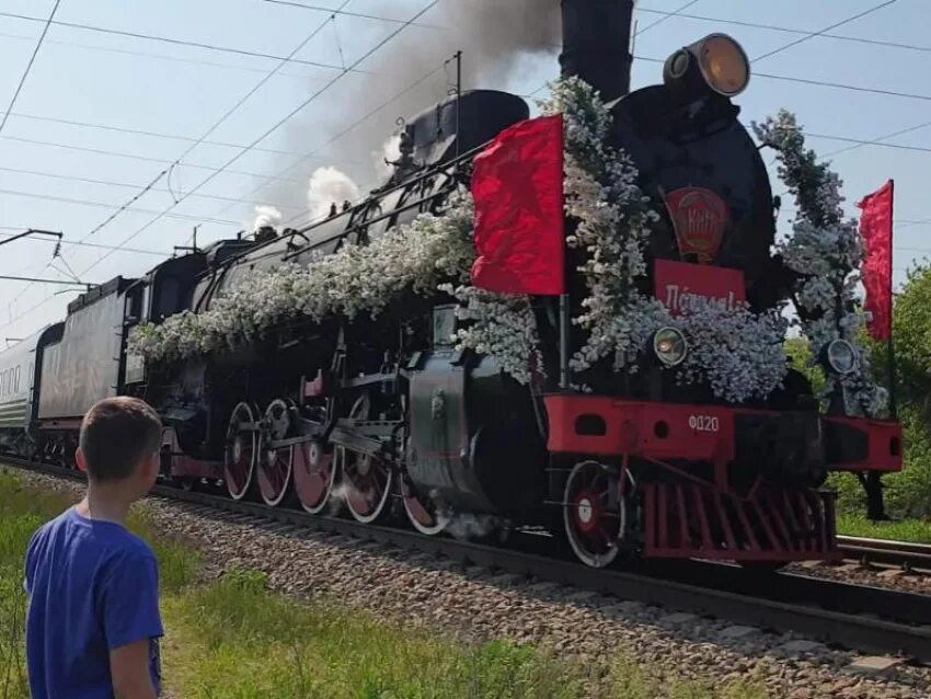 Таганрог отключение. Ретро поезд Таганрог 2022. Поезд Победы Таганрог. Ретропорезд в Таганрог. Ретро пароврз в Таганрог.