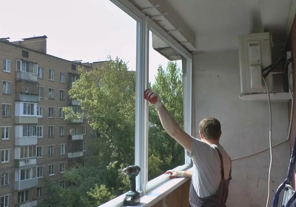 Установка алюминиевых балконов. Окна на балкон своими руками. регулировка алюминиевых окон на балконе. как устанавливают стеклопакеты на балкон. пластиковая рама на лоджию.