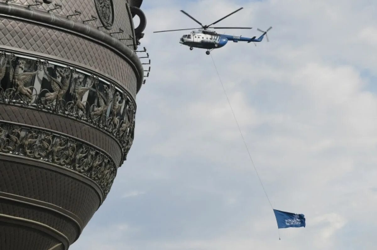 Казань пилотаж. Вертолет минниханова. центр семьи казан смотровая площадка. центр семьи казань.