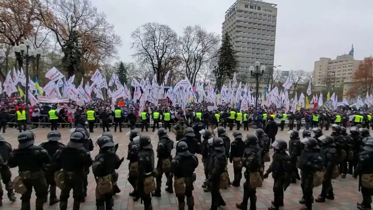 Новости украины ютуб фридом. НГУ Украины. 2013 Год Украина протест против Януковича. Протесты в Киеве 2014 бои. Магнитогорск Украина протесты.