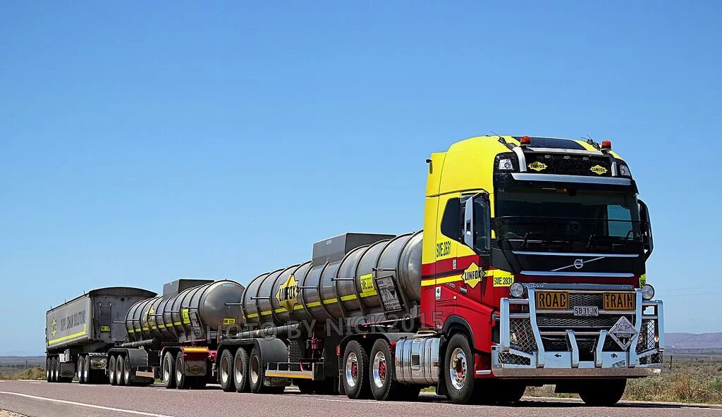 Включи автопоезд. Volvo FH 700. Volvo fh16 автопоезд. Грузовик Road Train Вольво. Австралийские Грузовики Вольво.