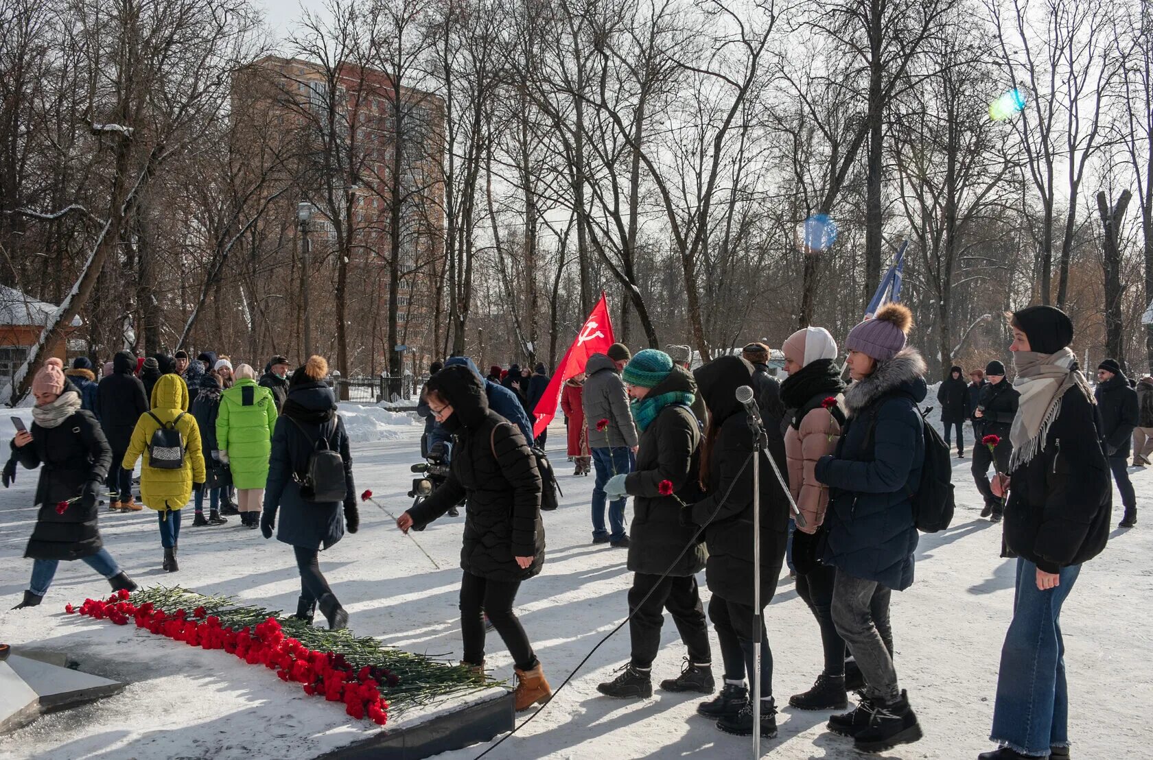 Мемориал павшим защитникам Митино. Петрозаводск митинг ко Дню защитника Отечества у пктровскоговчера. Митинг в Петрозаводске. Митинг ко 2-му февраля. Сценарий митинга на 23 февраля у памятника