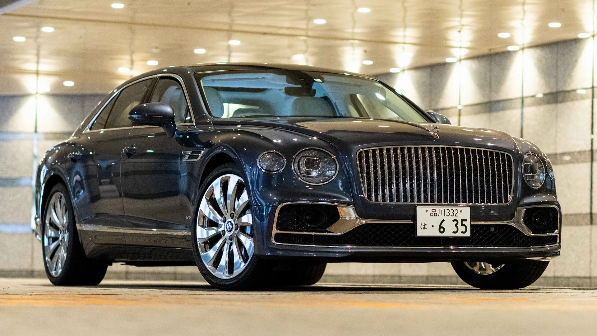 Бентли flying spur. Бентли седан 2020. Бентли Флаинг Спур в12. Бентли Флаинг Спур 2022.