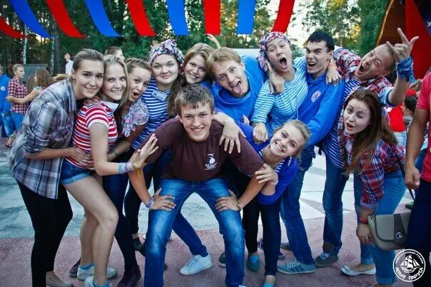 Дол "остров детства". Вожатые в лагерях ребячья республика тюмень. Олимпийская ребячья республика тюмень лагерь. Вожатые в лагерь тюмень. Лагерь медвежонок алтайский край 2022.