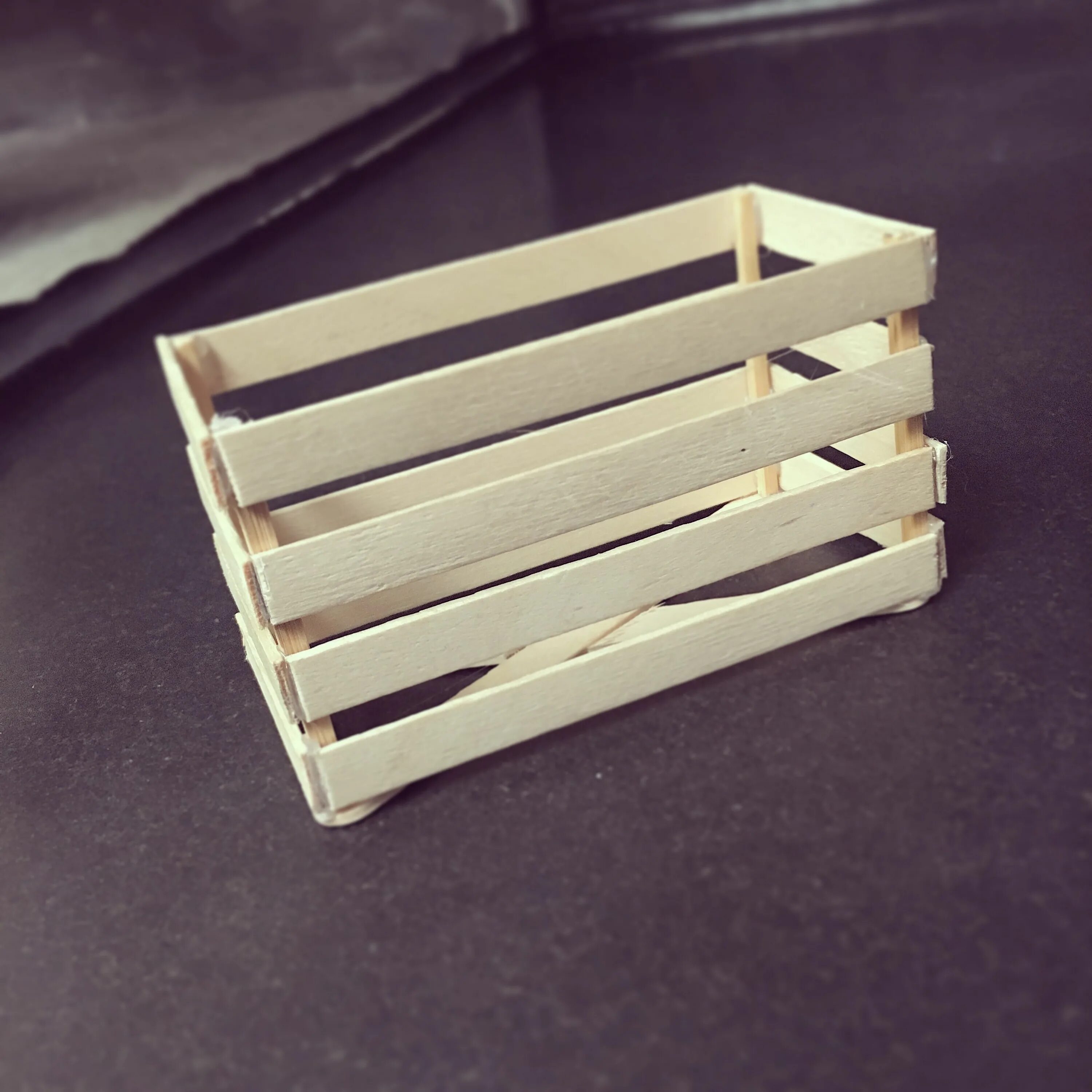 Коробочки из палочек. Корзинка из палочек для мороженого. Шкатулка из шпателей медицинских. Шкатулка из палочек для мороженого. Коробочки из палочек.