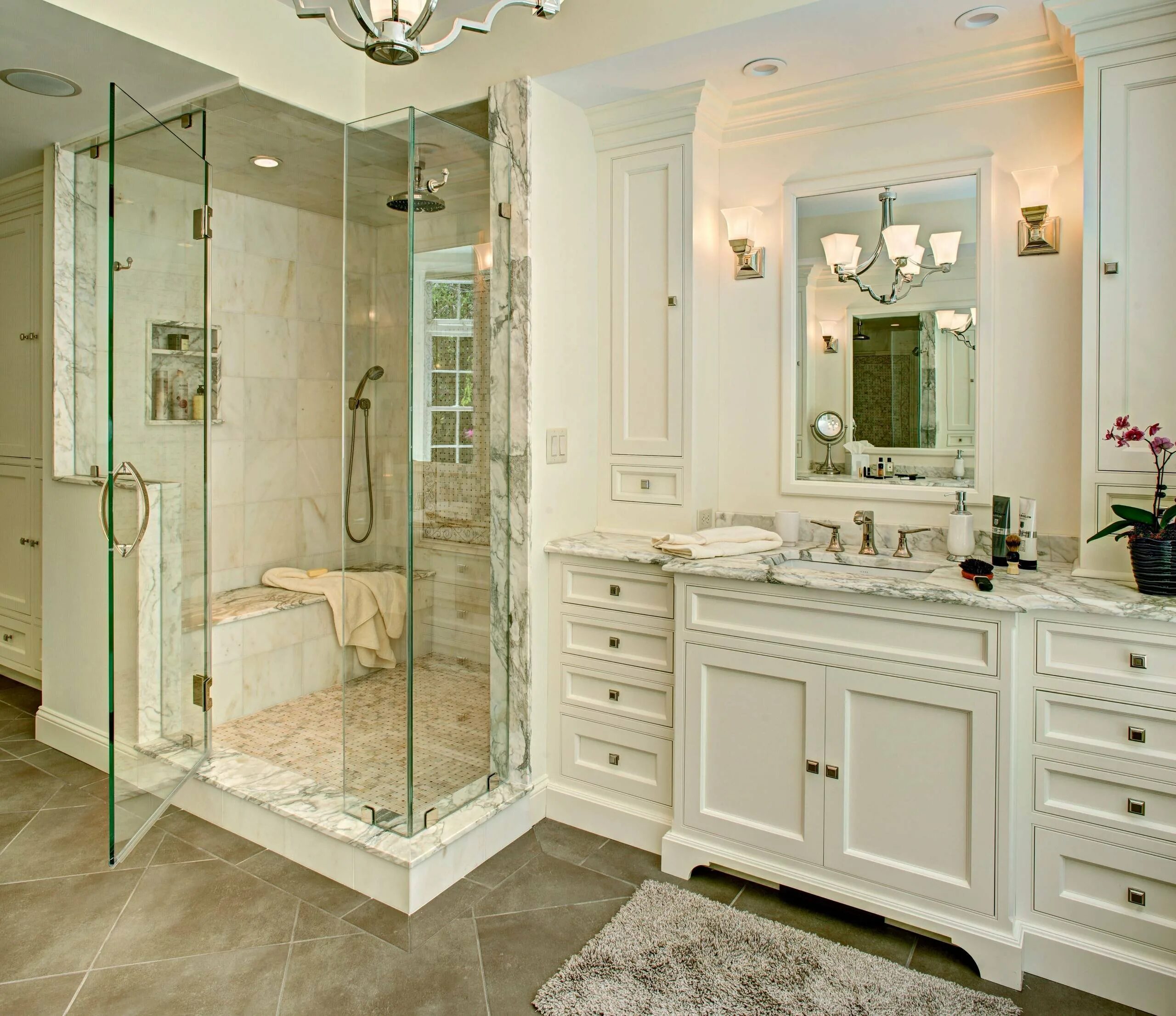 Душевая в классическом стиле. Ванные комнаты с душевой кабиной в классическом стиле. Ванная комната с душевой в стиле Прованс. Дуешгвая в классическом стиле.