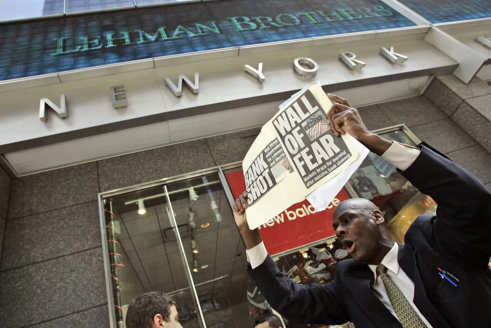 Кризис 2008 в мире. Lehman brothers 2008. Крах Уолл стрит 2008. Мировой экономический кризис 2008. «Lehman brothers» кризис.