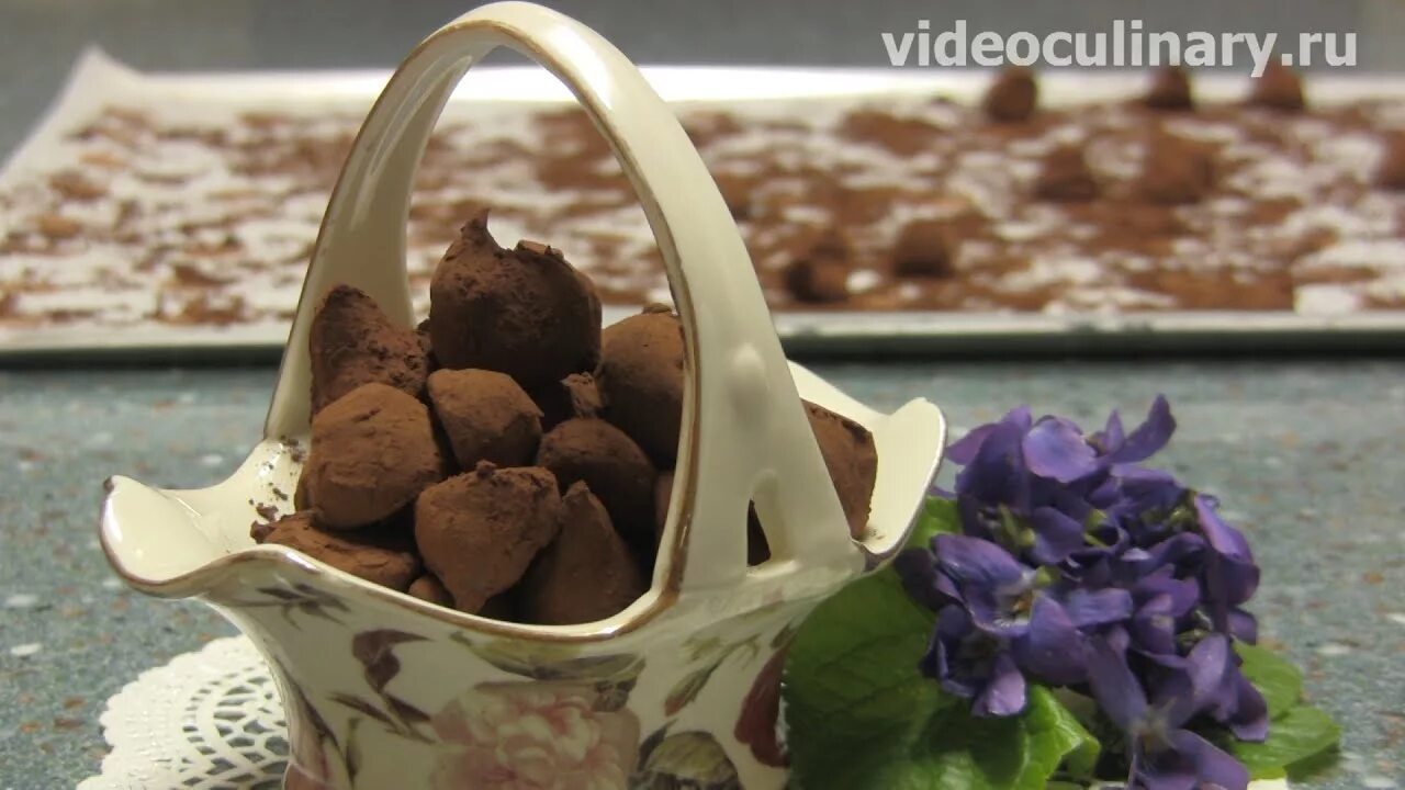 Конфеты из миндаля. Трюфель лимонный. Конфеты трюфель из светофора. Трюфель конфеты. Шоколадная глазурь ганаш.