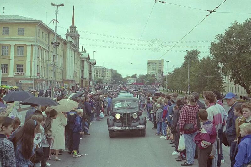 Екатеринбург 1995 год. Свердловск 1995 год. Свердловск 90-е. Площадь 1995 Екатеринбург.