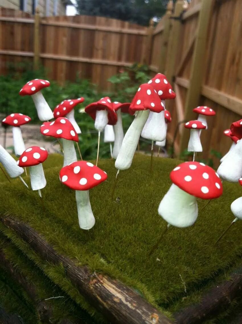 Поделка гриб. Грибы из подручных материалов. Мухоморы для сада. Поделки грибы для детского сада. Сделать грибы для сада