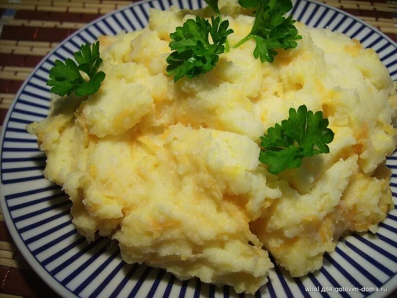 Красивая подача картофельного пюре. Зразы картофельные подача. Картофельное пюре с начинкой. Картофельные биточки. Картофельное пюре с начинкой.