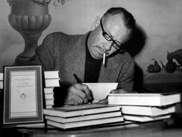 Authors write books. Джон стейнбек писатель. Молодой писатель. Увлечение писательством. Автор книги.