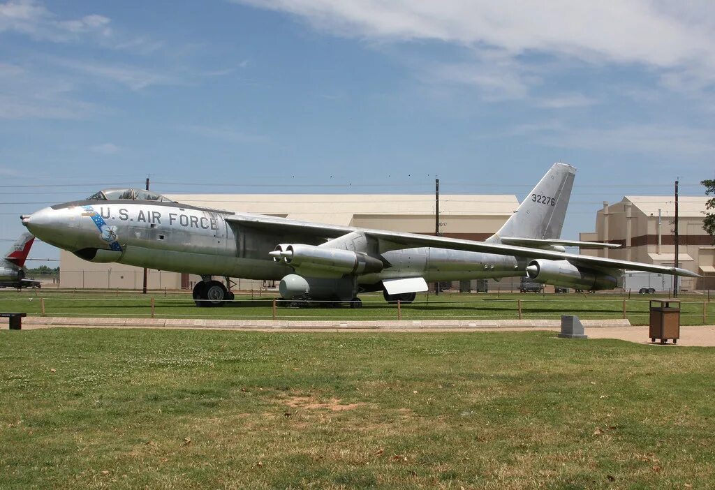 Б 47 32. Boeing b-47 Stratojet. Боинг б 47 Стратоджет. Бомбардировщик б 47 во Вьетнаме. Б-47 бомбардировщик кабина.