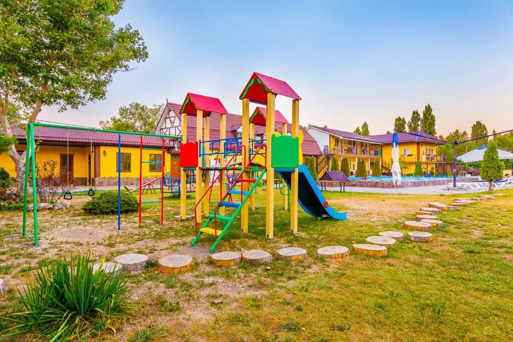 Отель тюльпан анапа. База отдыха тюльпан витязево. Отдыха тюльпан витязево. Анапа город витязево. База тюльпан витязево.