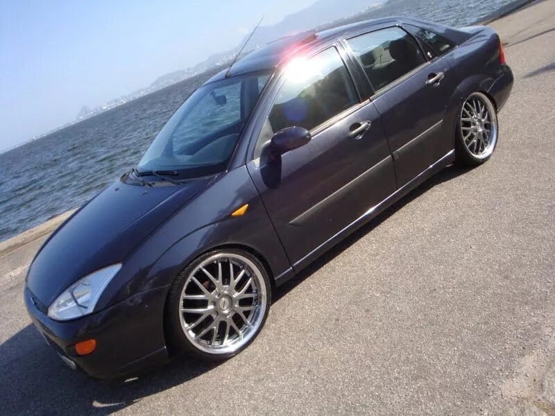 Форд фокус 1 седан на 17 дисках. Ford Focus 1 Tuning. Ford Focus 2003 Tuning. Форд фокус 1 седан.