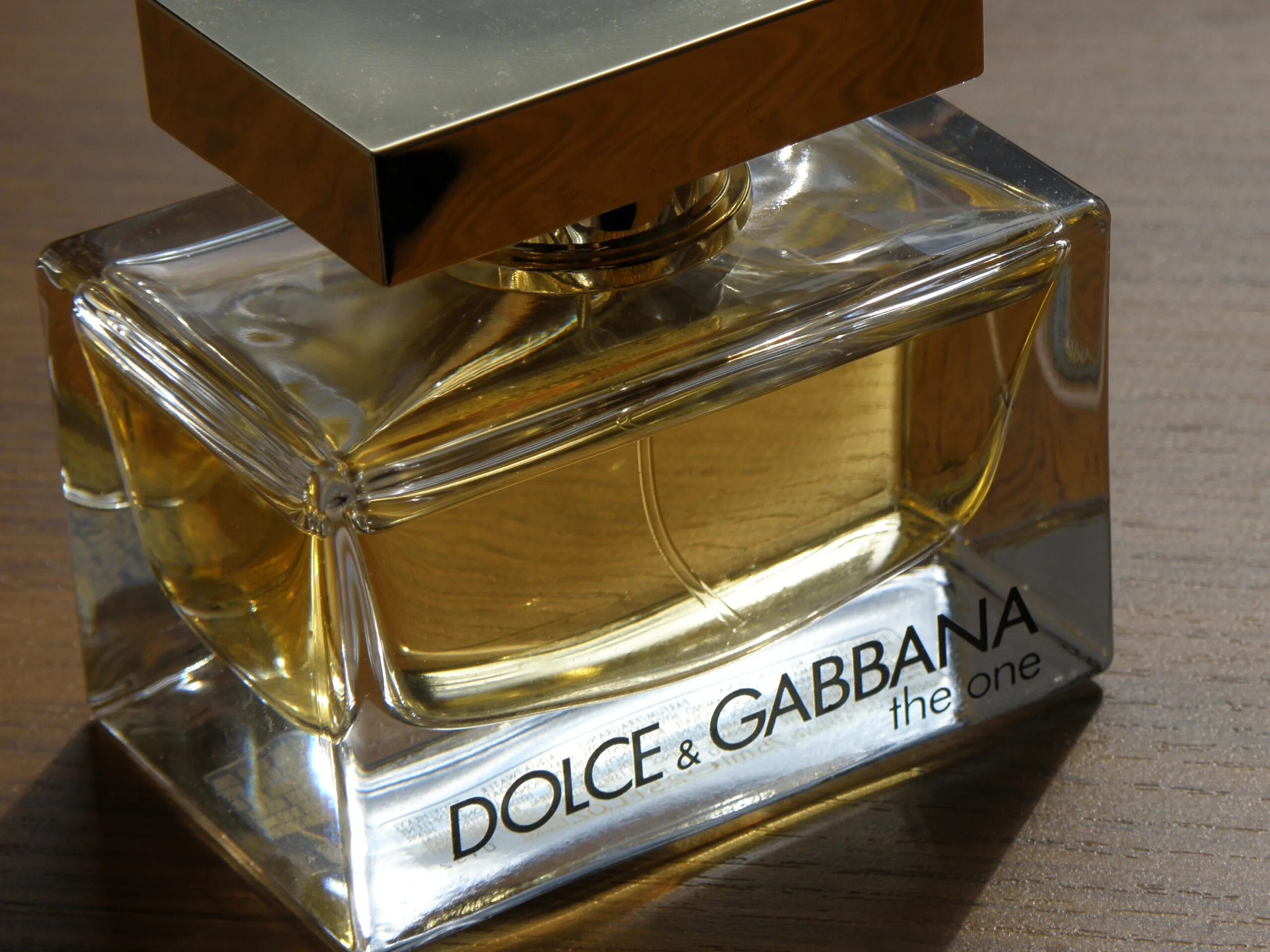 Духи Дольче Габбана Голд. Dolce & Gabbana the one 75 мл. Духи Дольче Габбана золотой флакон. Dolce Gabbana 2023 parfume. Дольче габбана духи золотые