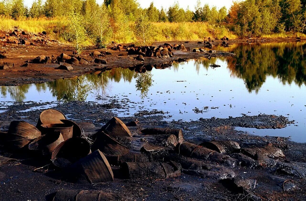 Экология региона нижегородской. Озеро черная дыра Дзержинск. Химическое озеро черная дыра Дзержинск. Черная дыра в Дзержинске Нижегородской области. Дзержинск загрязненная вода.