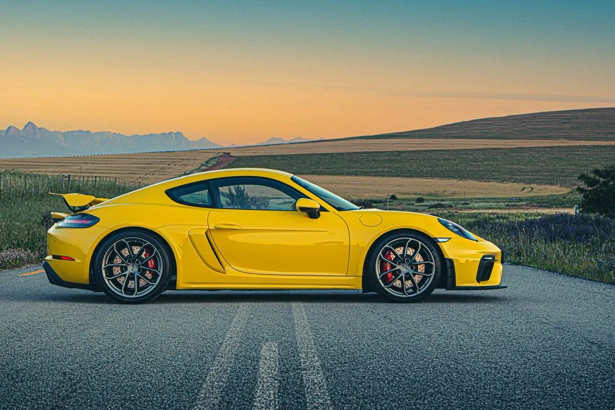 Gt 4 функции. Порше 718 gt4. Порше 718 Кайман gt4. Porsche Cayman gt4. Porsche Cayman gt4 RS.