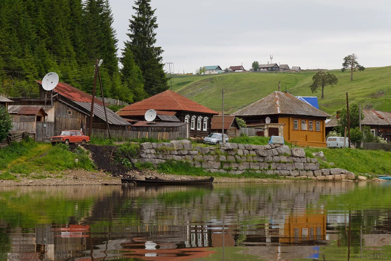 Дома у реки пермский край. Село Кын завод Пермский край. Река Чусовая поселок Кын. Пермь Кын река Чусовая. Посёлок Кын Пермский край река Чусовая.