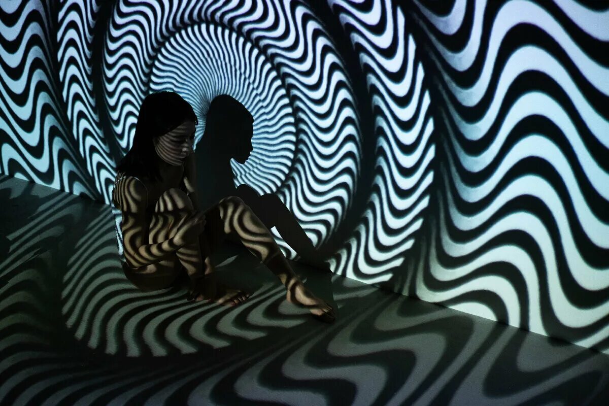 Digital hallucination feat lizzie freeman. Гипнотические образы. Гипноз. Узоры галлюцинации. Психоделика гипноз.