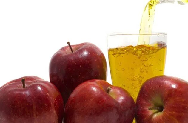 Для приготовления фруктового напитка смешивают. Яблочный сок. Свежевыжатый яблочный сок. Яблочный сок на прозрачном фоне. Яблочный сок Мем.